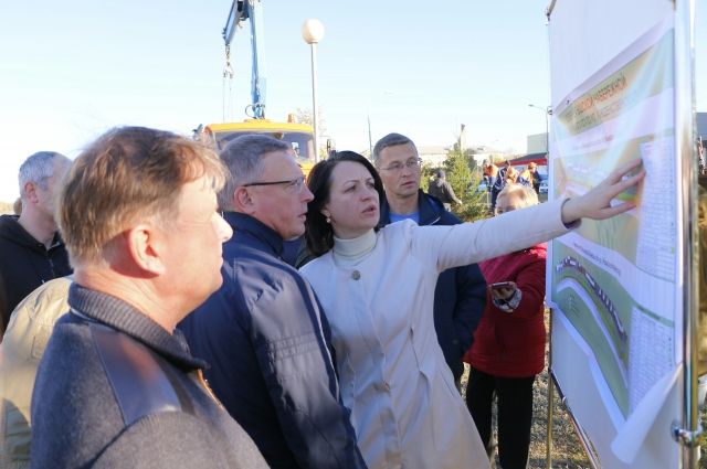 Мэр Омска рассказала губернатору о планах благоустройства набережной Иртыша.