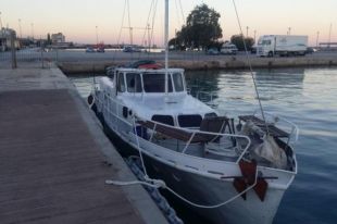 В Средиземном море задержана украинская яхта с 57 «нелегалами»