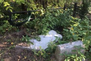 В Черкассах двое мужчин разрушали могилы ради наживы