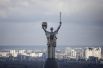 Родина-мать в Киеве — 62 метра. На правом берегу Днепра возвышается еще один вариант скульптуры авторства Евгения Вучетича. 