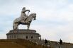 Статуя Чингисхана в Цонжин-Болдоге — 40 метров. Это самая высокая конная статуя в мире.