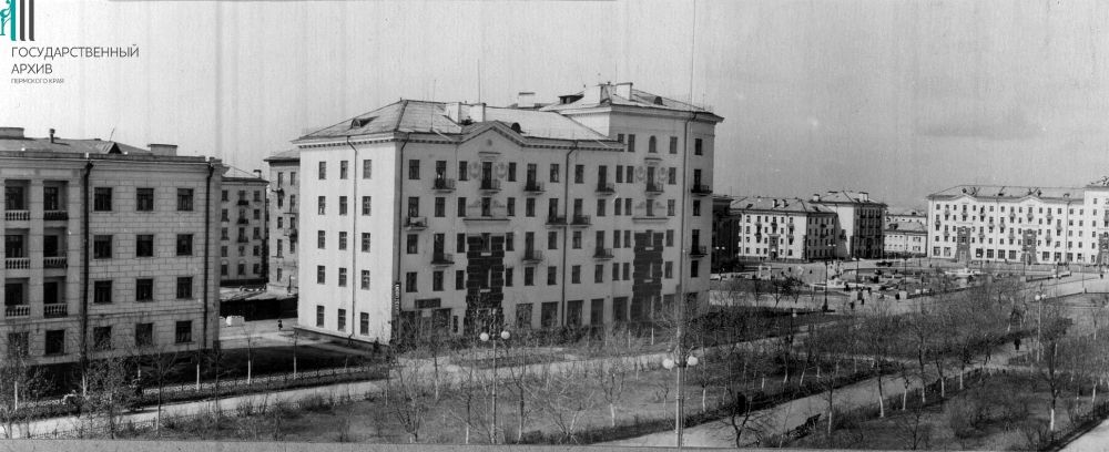 Жилые дома на проспекте имени Сталина в районе Дворца культуры, 05.1954 год.