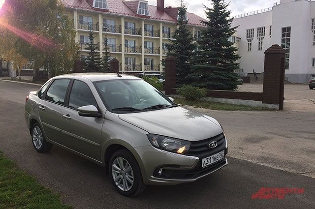 Комфорт и две педали. Самые доступные машины с АКПП ценой до 700 тыс. руб.