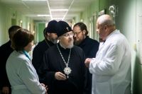 В красноярской больнице состоялась встреча врачей и богослужителя. 