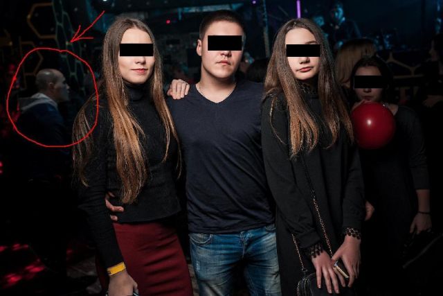 На фото убийца Александра Заварзина за несколько минут до драки в рязанском баре.