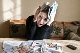 Самая большая сумма в общей задолженности за энергоресурсы - долги предприятий ЖКХ за газ (более 50%).