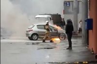 Иномарка загорелась на повороте с Красного проспекта на ул. Ленина. 