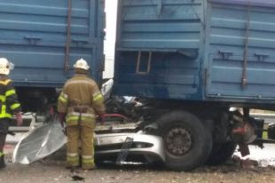 В Полтавской области грузовик наехал на легковое авто: погибли люди