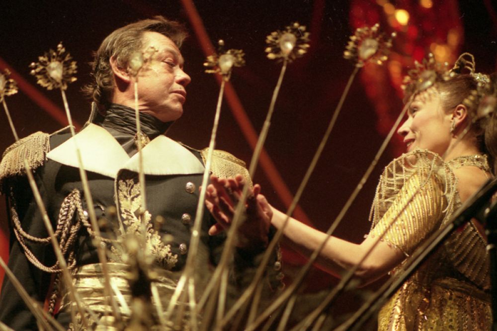Николай Караченцов во время выступления, «Юнона и Авось», театр Ленком. 2001 год.