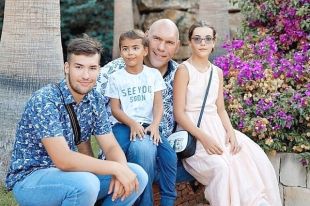 Николай Валуев с детьми.