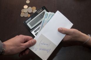 Кабмин разрешит украинцам не ходить на работу в случае задержки зарплаты