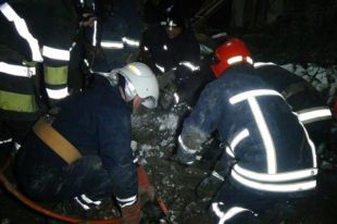 Причиной взрыва, по неофициальным данным стали неполадки электрокабеля.