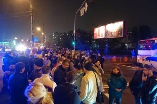 Киевляне перекрыли Харьковское шоссе – требуют включить свет.