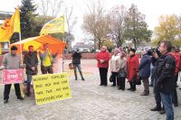 Белгородцы вышли с плакатами «Руки прочь от троллейбусов!» и «Белому городу – экологически чистые, новые троллейбусы».