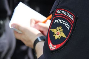 Орчанин предстал перед судом за укус полицейского в кустах.