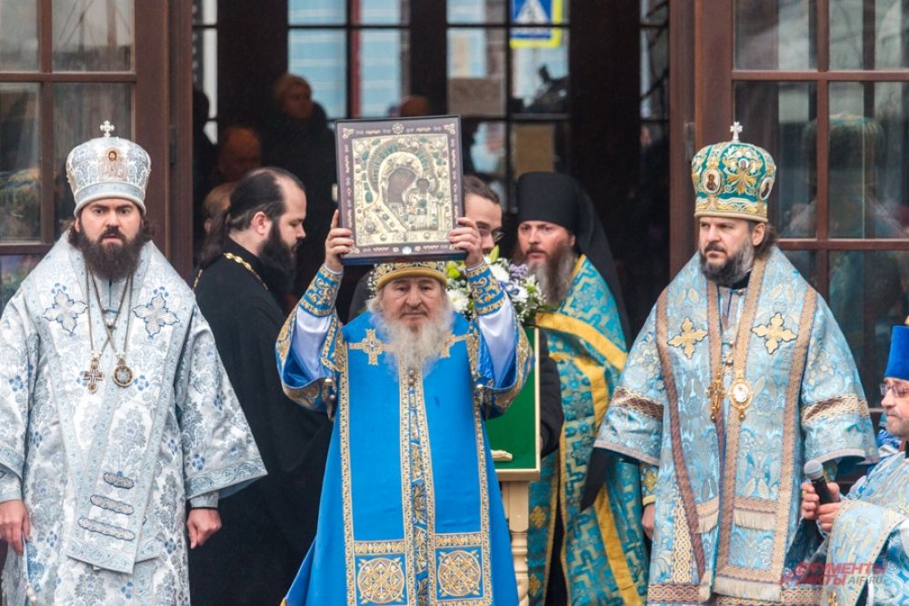 Глава Татарстанской митрополии обратился к участникам торжеств с архипастырским словом.
