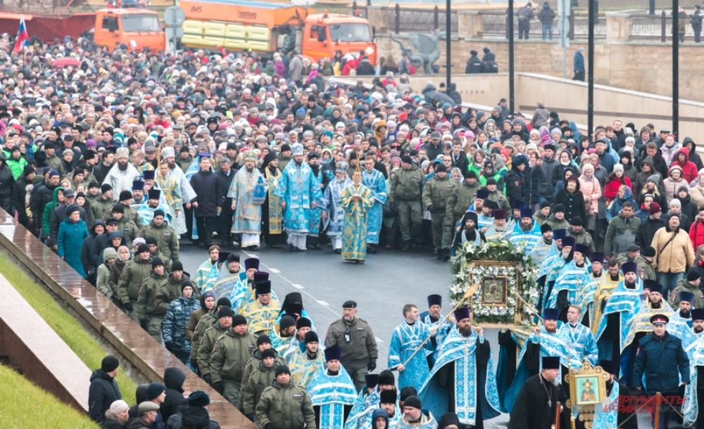 Для крестного хода используется та самая - Казанская икона Богородицы, обретенная в Казани в 2005 году, так называемый ватиканский список, который передал Папа Иоанн Павел II.