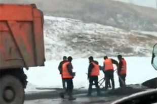 Дорожные работы уже должны закончиться.