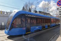 Трамвай нового поколения «Витязь-М» на маршруте в Москве.