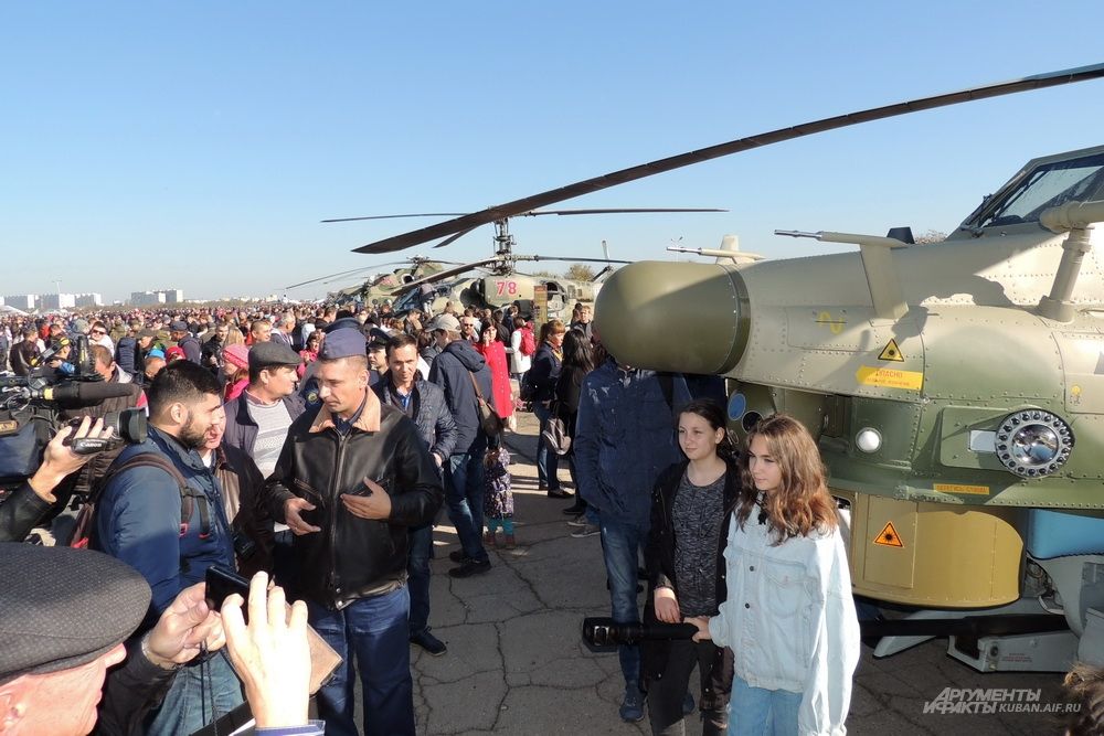 Выставка боевых вертолетов.