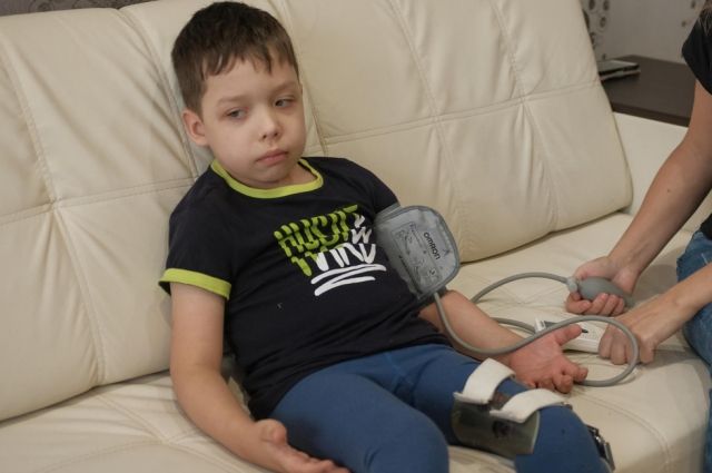 Маленькому Артёму и его родителям остаётся надеяться только на благотворительную помощь неравнодушных жителей Пермского края.