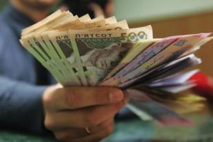 Правительство повышает зарплаты врачам, учителям и военнослужащим - бюджет
