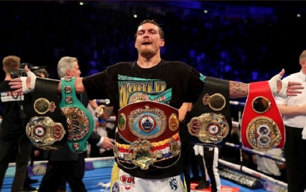 На кону в этом бою стояли чемпионские пояса по версиям WBC, WBA, WBO, IBF, а также титул журнала The Ring.