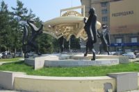 "Ненужная" скульптура установлена на Красном проспекте.