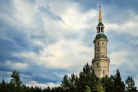 Башня-колокольня - одно из любимых мест у гостей Златоуста.