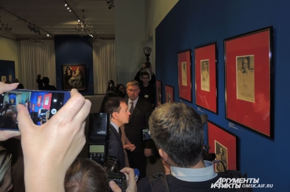 Владимир Мединский осматривает выставки музея имени Врубеля