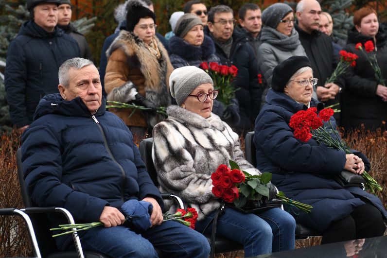 В траурных мероприятиях ежегодно участвуют близкие и родные погибших.