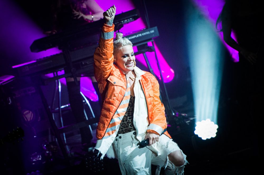 Пинк, 52 млн долларов. Основным источником дохода певицы стал ее Beautiful Trauma Tour.