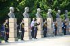 В парке Победы Набережных Челнов 30 августа открылась Аллея Героев. Здесь установили бюсты 11 героев Советского Союза, жизнь которых была связана с Набережными Челнами.