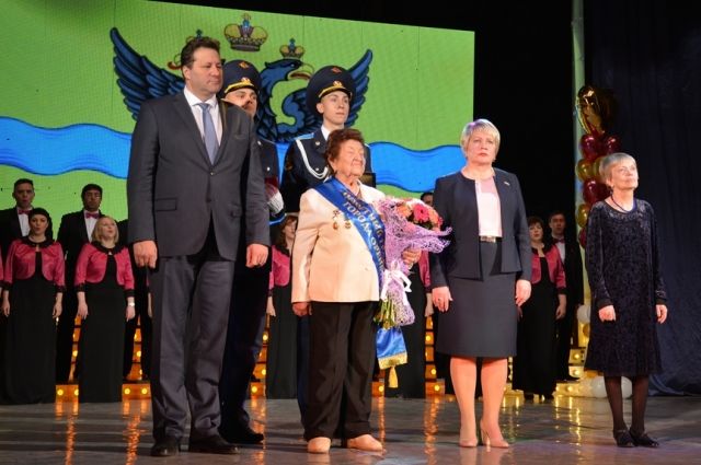 В Оренбурге прошла церемония награждения медалью «Материнство» и Почётным знаком «Отцовская слава».  