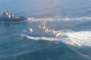 Петр Порошенко поддержал введение военного положения на 60 суток.
