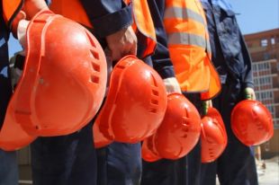 Во Львове на стройке на мужчину рухнула металлическая конструкция