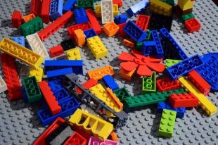 Ученые узнали, что будет, если проглотить деталь от конструктора Lego