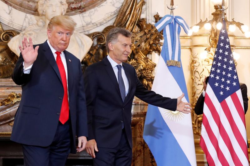 Президент США Дональд Трамп и президент Аргентины Маурисио Макри перед саммитом лидеров «Большой двадцатки».