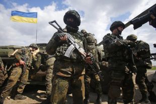 Правительство резко сократило расходы на армию, - Минобороны