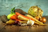 Для здорового желудка необходимы овощи и фрукты.