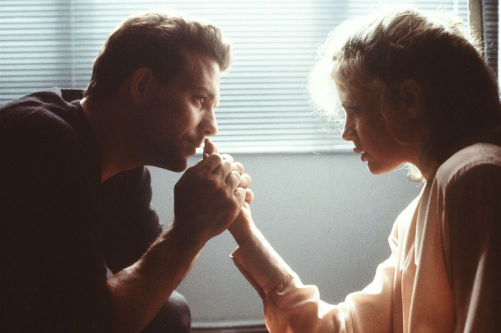 Успешным для актрисы оказался фильм «Девять с половиной недель» (1986).
