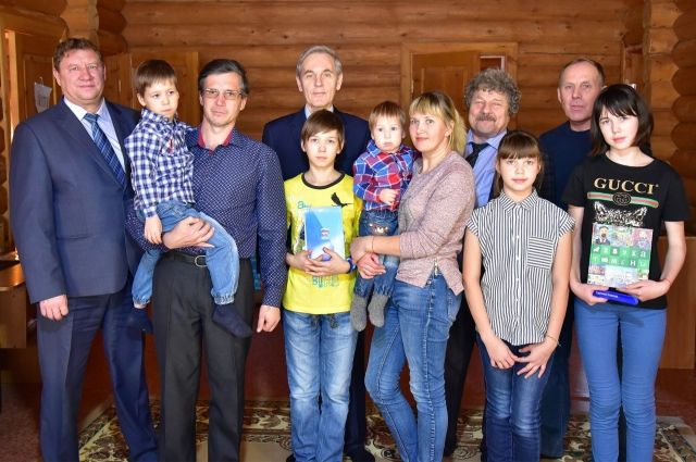 Многодетная семья из Тюменской области получила подарок от фракции «Единая Россия»