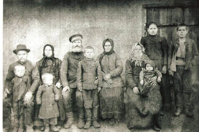 Сергей Великий со своей семьёй. Село Сергеевка, Оконешниковский район
