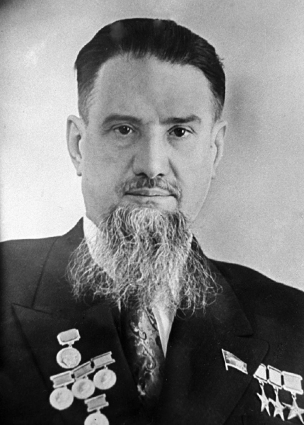 Челябинск — физик Игорь Курчатов.