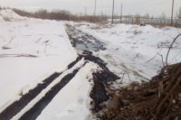В Оренбургском районе устраняются последствия утечки нефтепродуктов.