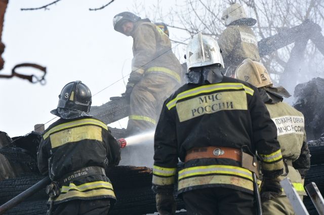 В Оренбурге горел расселенный дом на ул.Кирова.