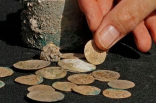 Целое состояние: в Израиле нашли кувшин с золотом времен крестовых походов