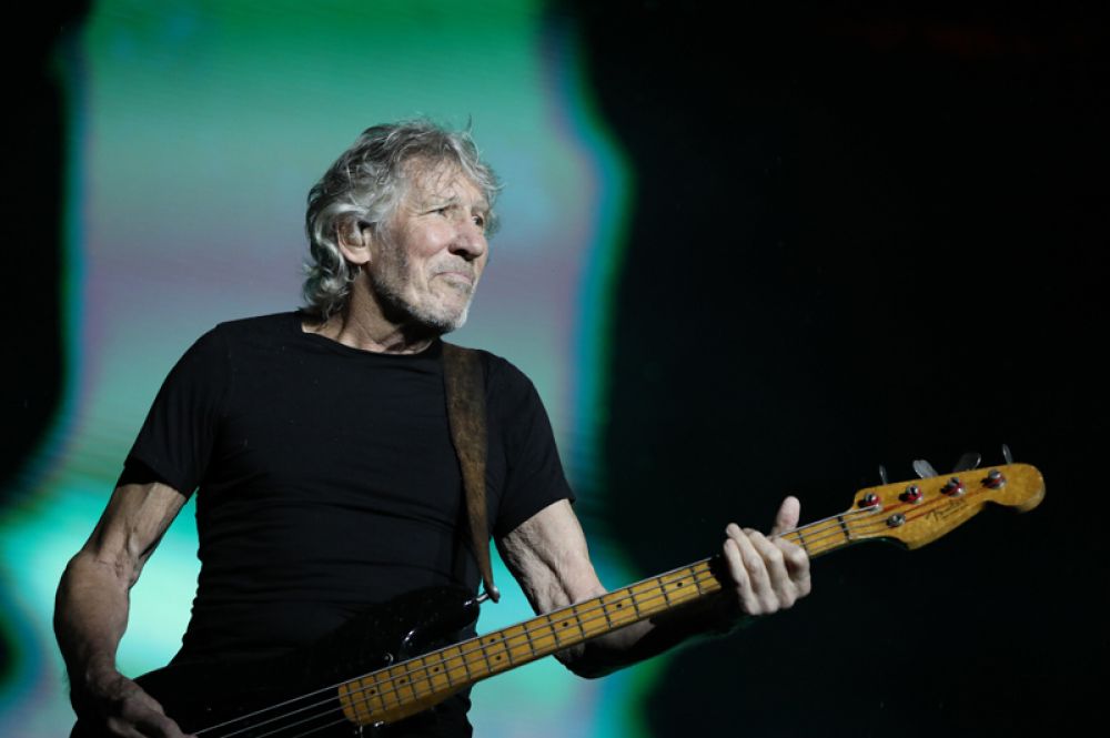 На девятом месте — бывший бас-гитарист Pink Floyd Роджер Уотерс, заработавший 68 млн долларов, в основном за счет концертного тура Us and Them.