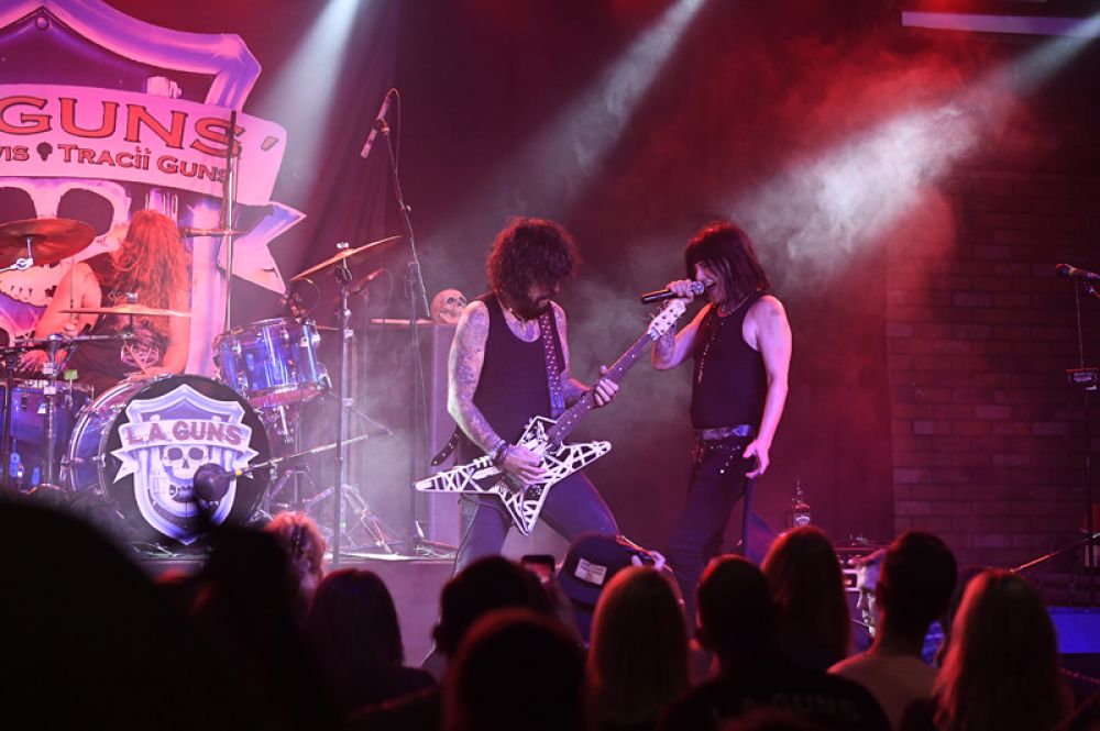Рок-группа Guns N'Roses заняла восьмую строчку рейтинга. Доход музыкантов составил 71 млн долларов, чему поспособствовало их мировое турне.