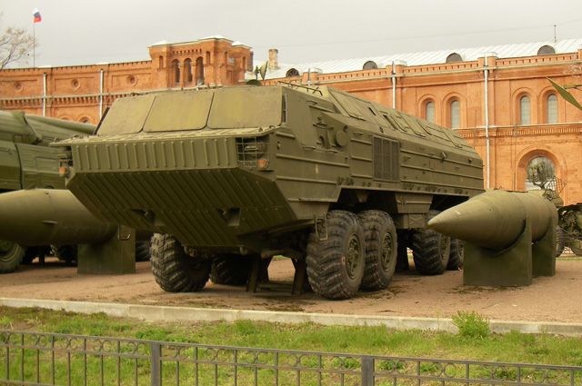 Пусковая установка 9П71 и ракета 9М714 оперативно-тактического ракетного комплекса «Ока».